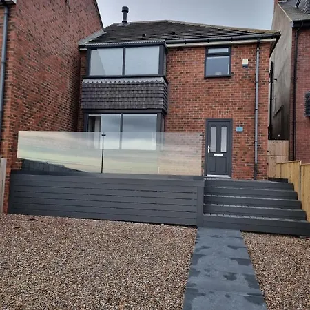 Salt & Surf-sea Views In アパート *