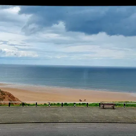 Salt & Surf-sea Views In * Saltburn-by-the-Sea