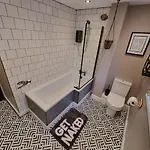Apartment Salt & Surf-sea Views In