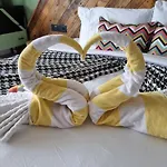 Salt & Surf-sea Views In Apartment *